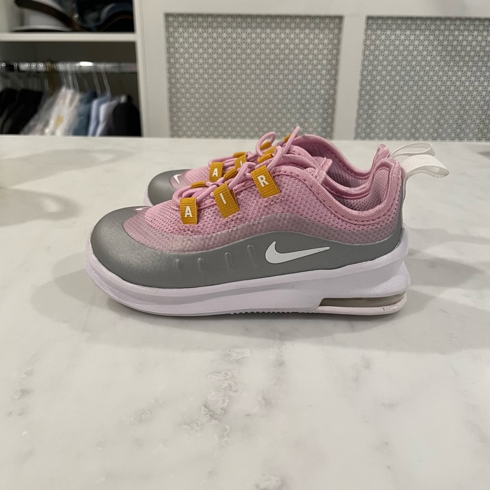 Nike Toddler Size 7C Air Max Axis Sneakers